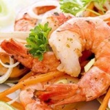 Roasted shrimps with chef’s salad Roasted shrimps with chef’s salad