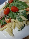 PENNE RIGATE Z SZYNKĄ PARMEŃSKĄ I ŚWIEŻYM SZPINAKIEM 450g PENNE RIGATE Z SZYNKĄ PARMEŃSKĄ I ŚWIEŻYM SZPINAKIEM 450g
