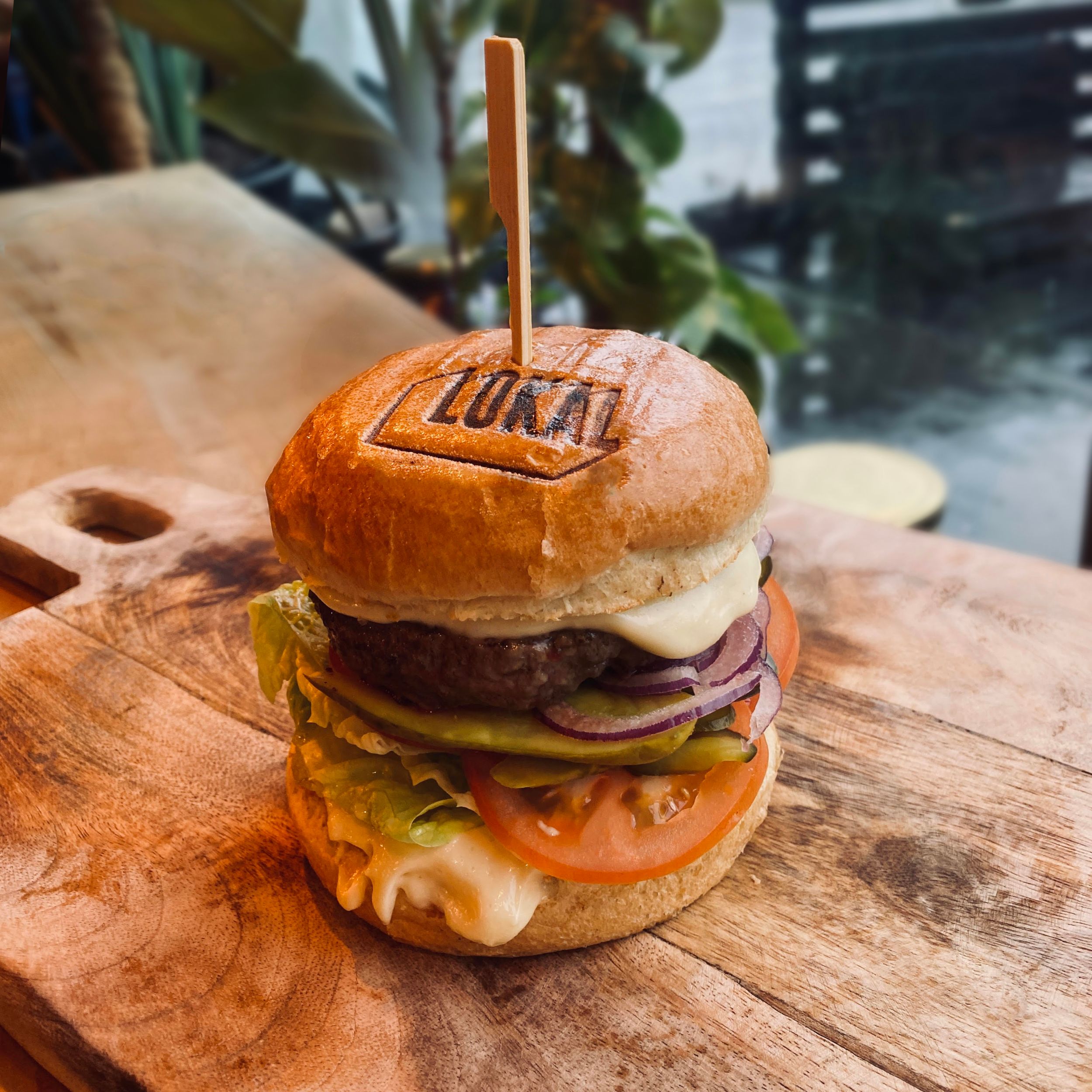 KLASYCZNY BURGER