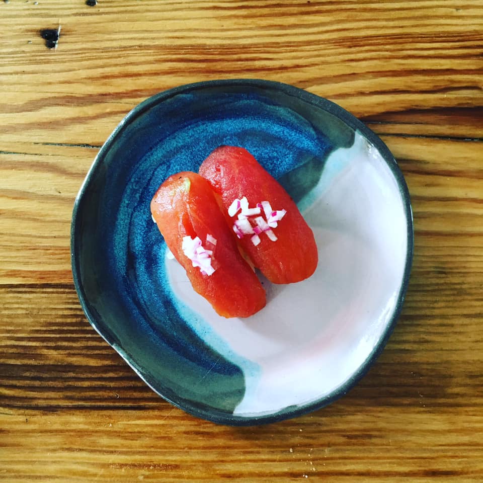 Sushi bezglutenowe - nigiri z pomidorem