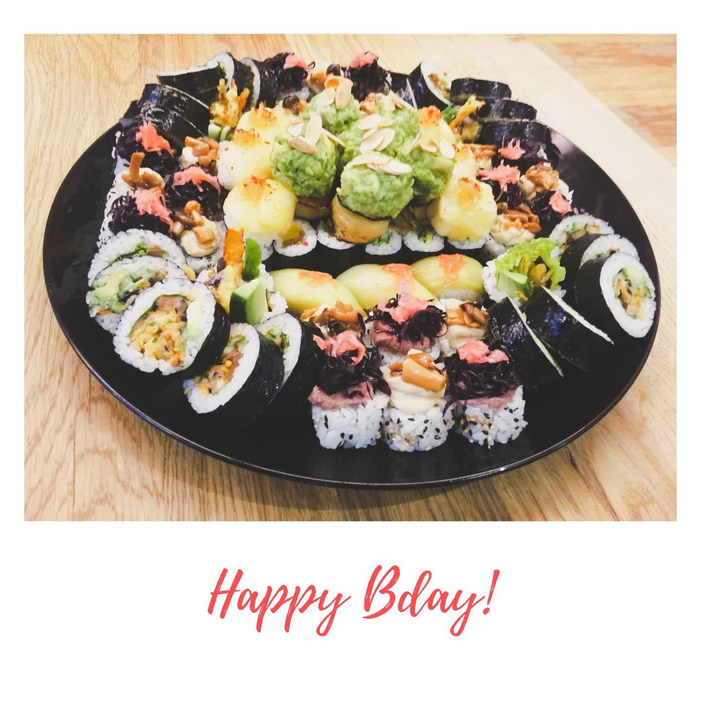 Sushi wegetarianskie - sushi tort urodzinowy